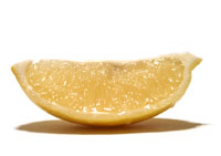 Отбеливание зубов лимоном